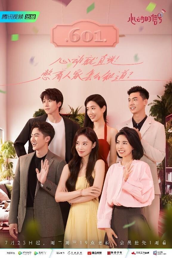 沙滩游玩的女孩们