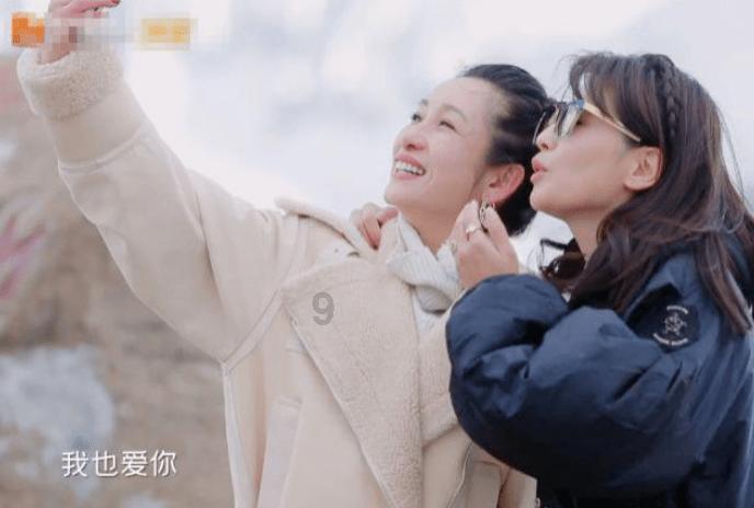 送子观音石雕像