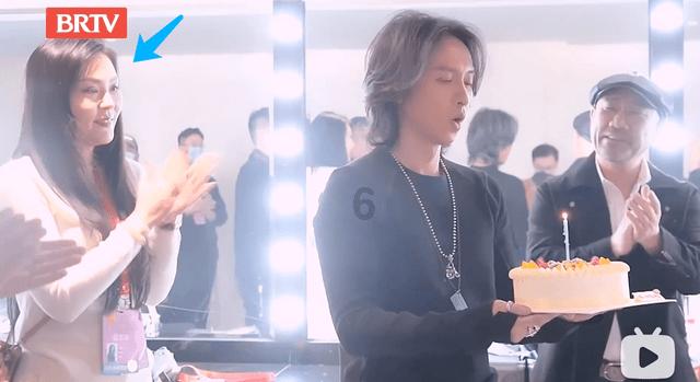 营救迷路的小男孩