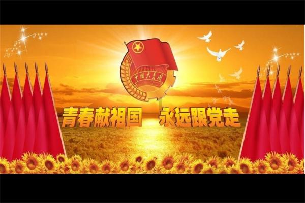 吃早餐的精致女孩