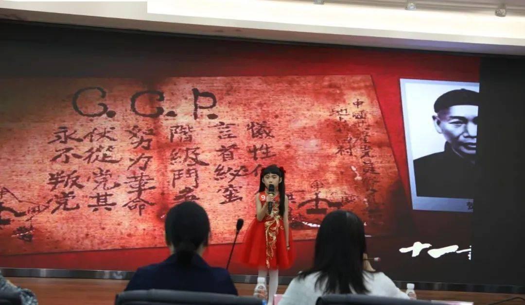 逃离昏暗下的小村