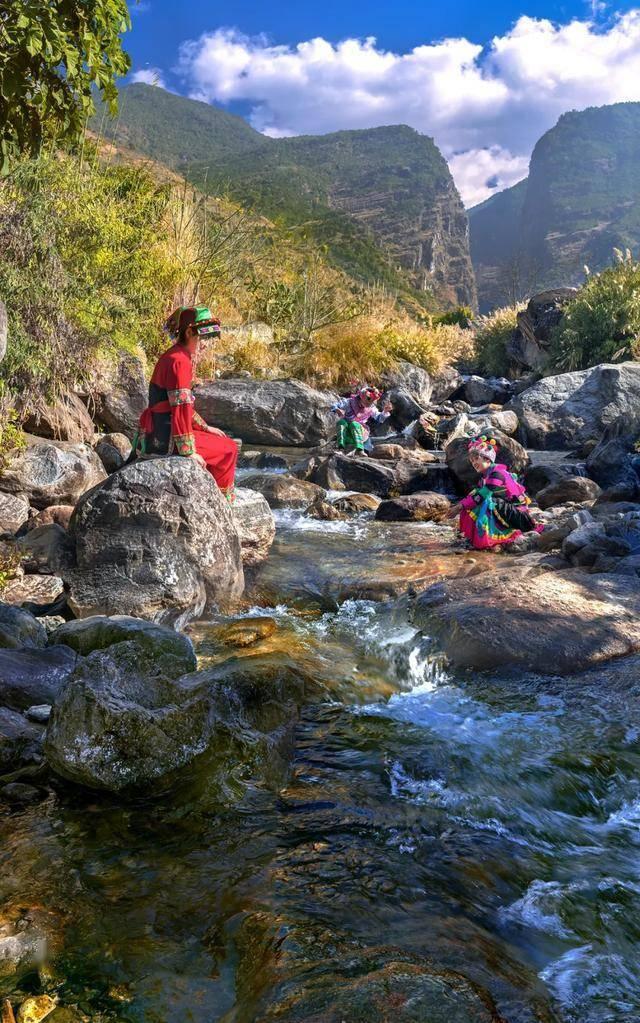 最美丽的三个生肖女，年轻时貌美如花，中年时仍有魅力