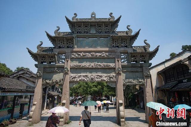 春运启程！这趟列车满载欢笑与思念奔向回家路