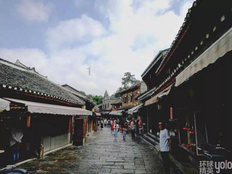 紧闭的闸门